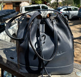TROTTER - TOTE Bag, très BCBG (Bon Chic Bon Genre) Fourre tout with a top safe laced closure opening on a big open full compartment for quick access- Can be good bag for your next travel or shopping to carry on your shoulder)
